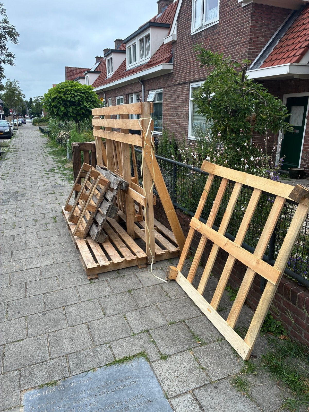 Gratis: Diverse houten pallets en planken, Ophalen, Gebruikt, 25 tot 50 mm, Plank