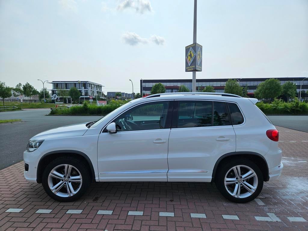Volkswagen Tiguan 1.4 TSI 90KW BMT 2013 Wit, Auto's, Volkswagen, Voorwielaandrijving, 15 km/l, 4 cilinders, Leder