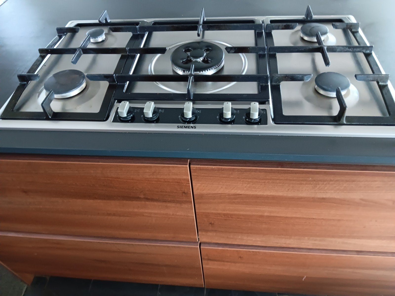 Moderne keuken met kookeiland en Siemens apparatuur, Ophalen, Gebruikt, Bruin, Overige typen