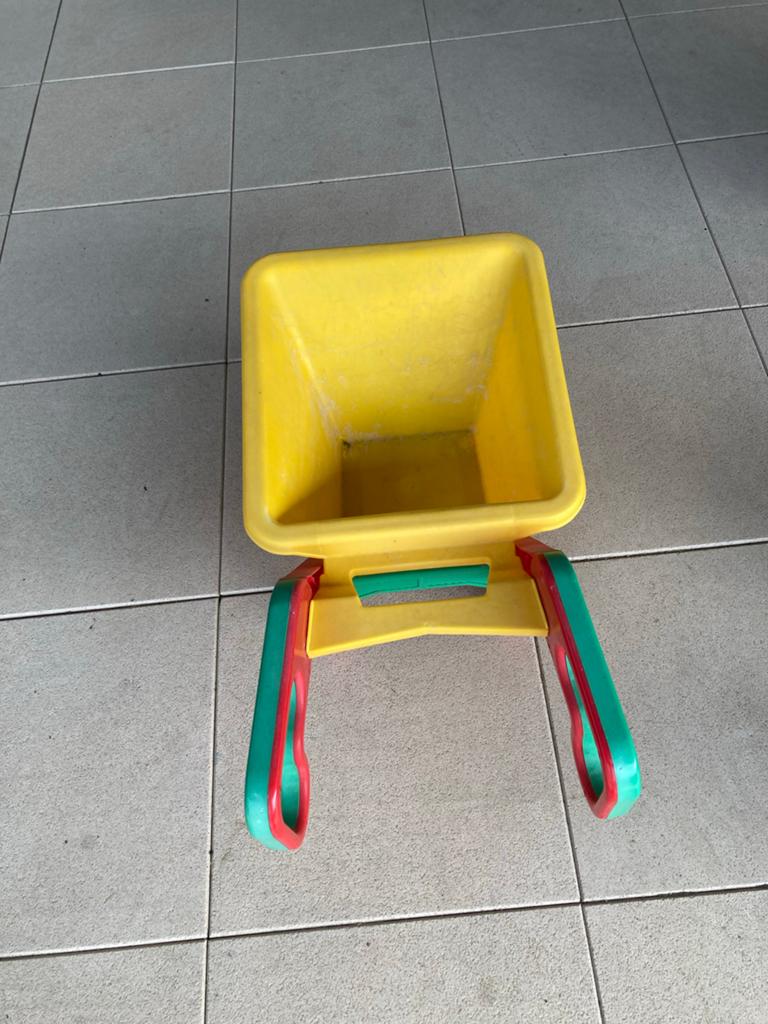 Gele speelgoed kruiwagen voor kinderen, Ophalen, Zo goed als nieuw