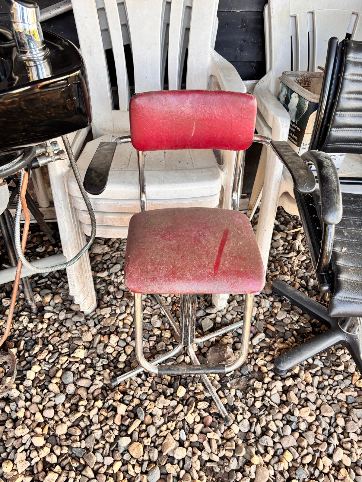 Vintage Kappersstoel - Rood met Chroom Onderstel, Huis en Inrichting, Ophalen, Gebruikt, Metaal, Eén