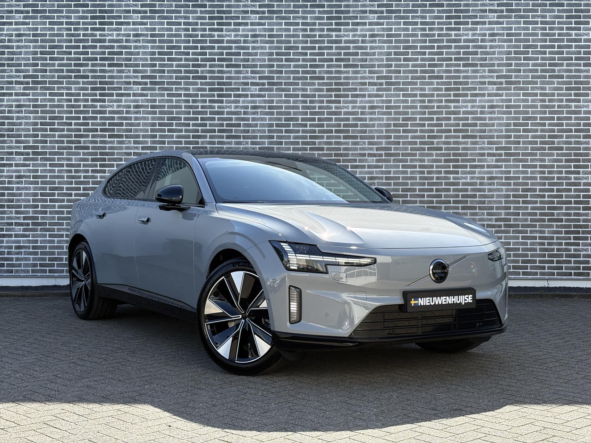 Volvo ES90 Single Motor Extended Range Plus Launch Edition 9, Auto's, Volvo, Automaat, 12 maanden, Achterwielaandrijving, 662 km