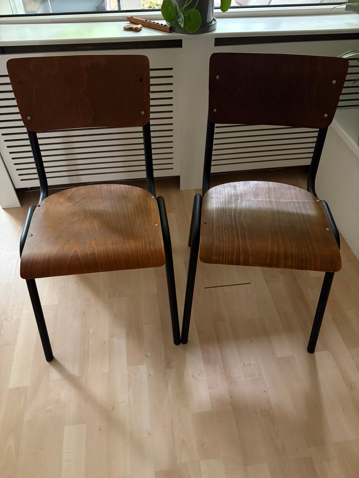 2 eetkamerstoelen - Leen Bakker, Huis en Inrichting, Stoelen, Ophalen, Gebruikt, Twee, Bruin