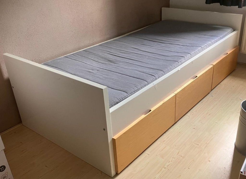 Houten Ikea bed 90x200cm, 3 opberglades en gratis matras!, Ophalen, Gebruikt, 90 cm, Eenpersoons
