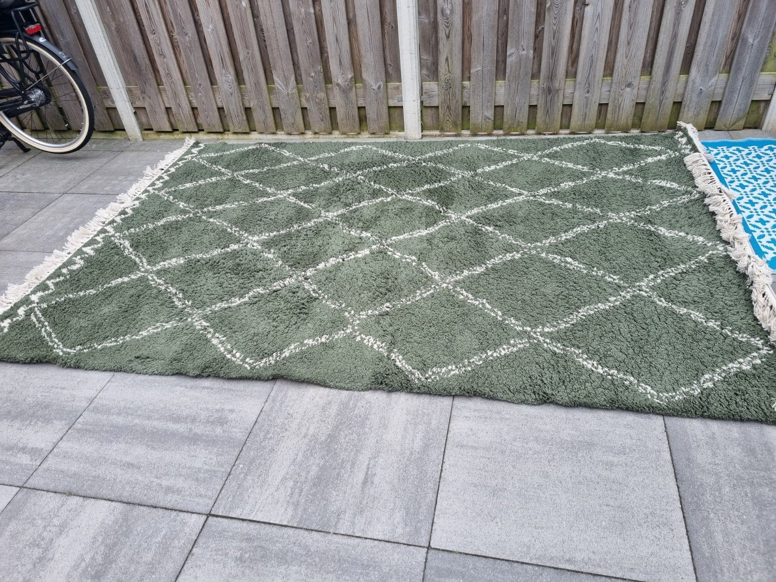 Vloerkleed groen met wit patroon, Huis en Inrichting, Stoffering | Tapijten en Kleden, Gebruikt, 200 cm of meer, 200 cm of meer