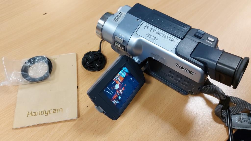 Sony Digital8 Hi8 Video8 camera DCR-TRV145E af en toe defect, Mini dv, 20x of meer, Ophalen of Verzenden, Camera