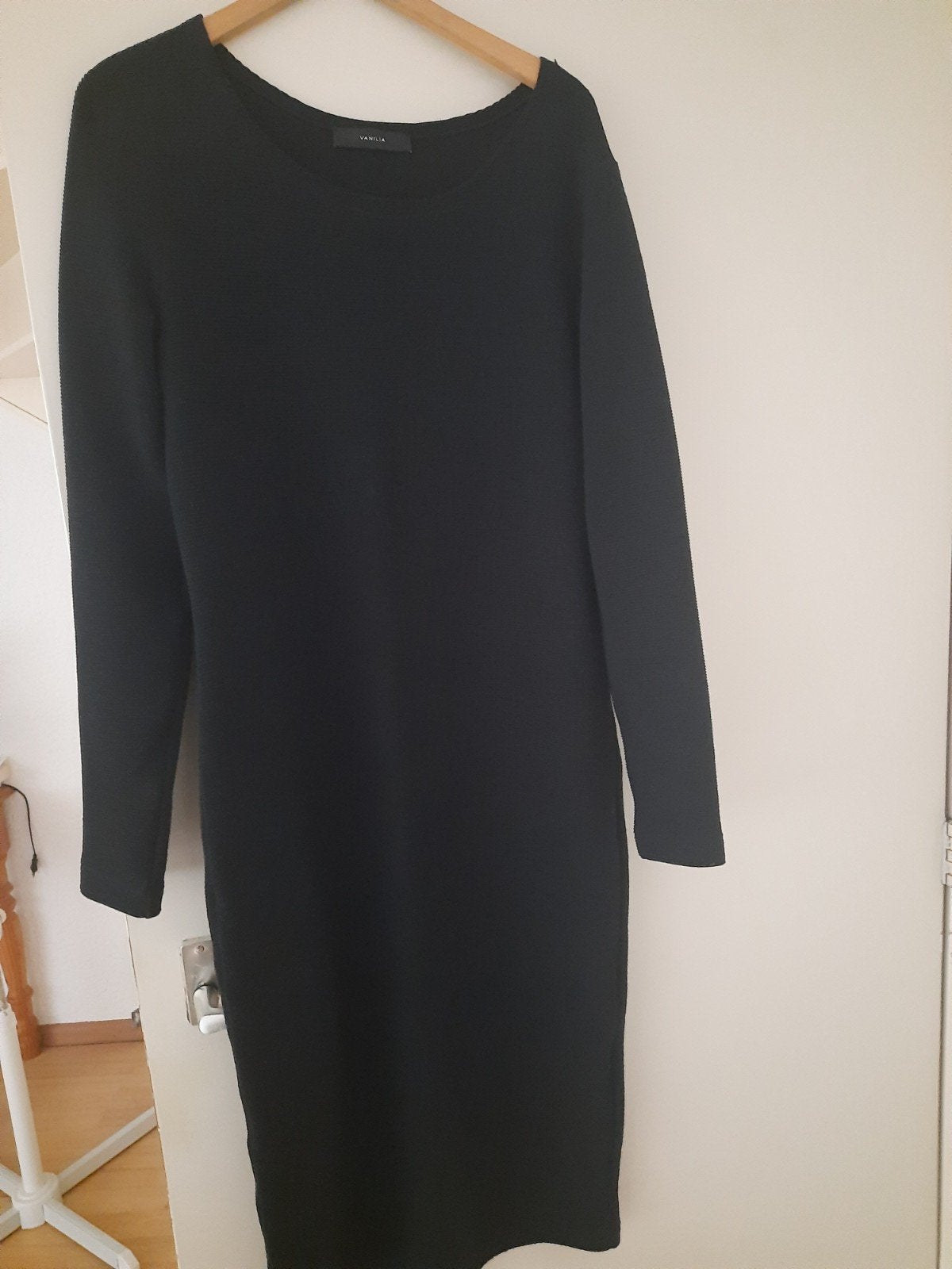 Vanilia damesjurk maat 42, zwart - Zo goed als nieuw, Vanilia, Zwart, Maat 42/44 (L), Ophalen of Verzenden