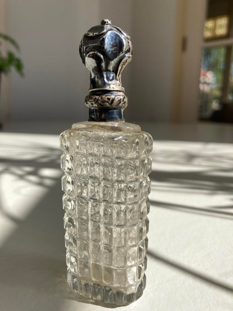 Antieke parfumfles met zilveren dop, Ophalen of Verzenden, Zilver