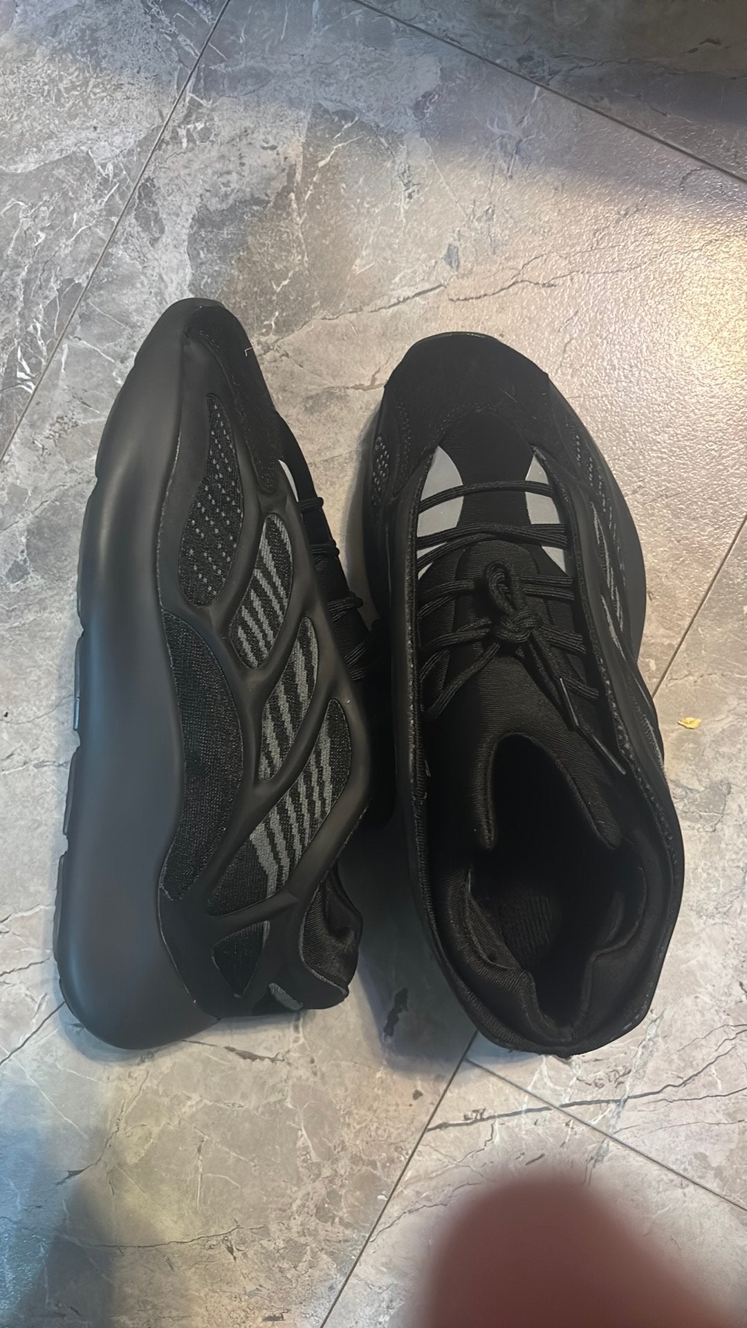 Yeezy 700, Kleding | Heren, Ophalen of Verzenden, Nieuw, Zwart