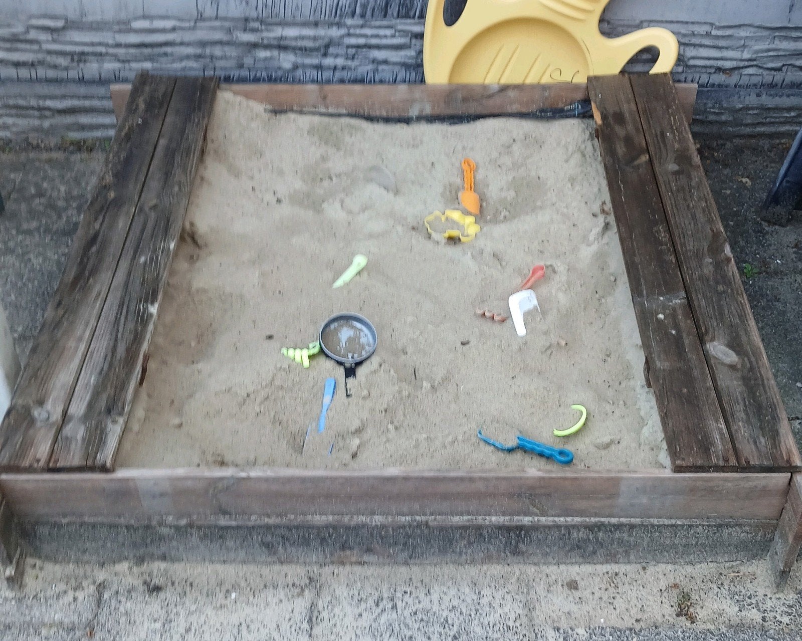 Houten zandbak met zand, gratis ophalen, Ophalen