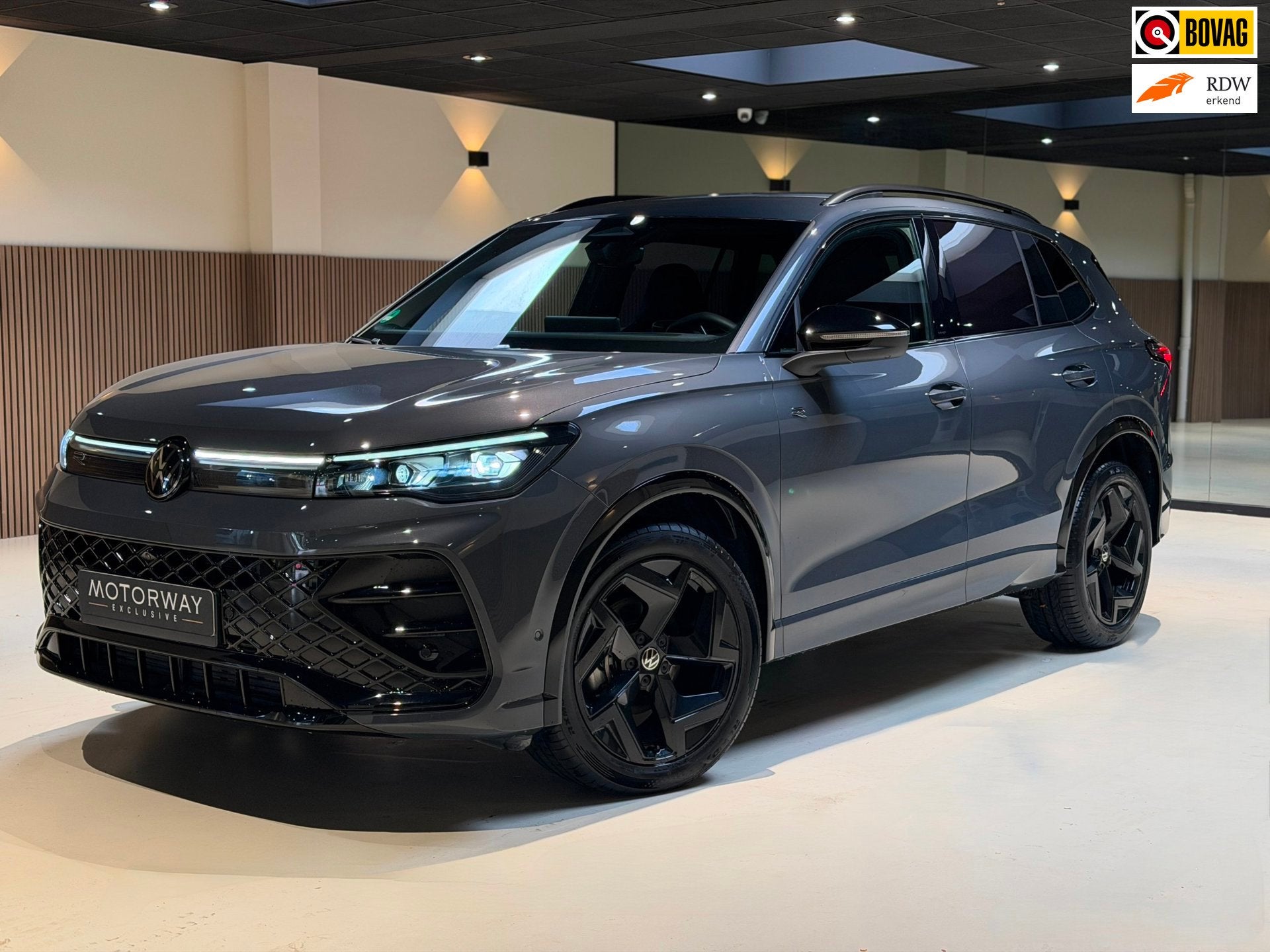 Volkswagen TIGUAN 1.5 eTSI R-Line|Keyless|360 camera|Sfeer|S, Auto's, Dealer onderhouden, Euro 6, 150 pk, Leder en Stof