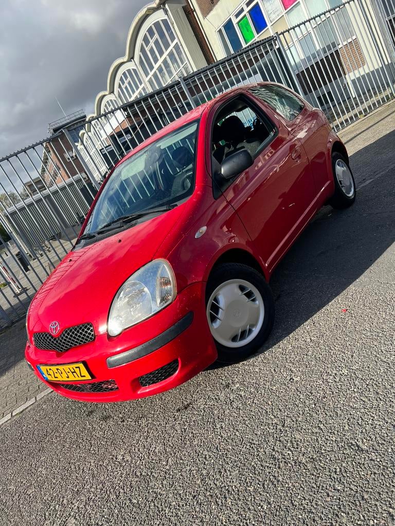 Toyota Yaris 1.0 16V Vvti 3DR 2004 Rood, 31 €/maand, 4 cilinders, 400 kg, 855 kg