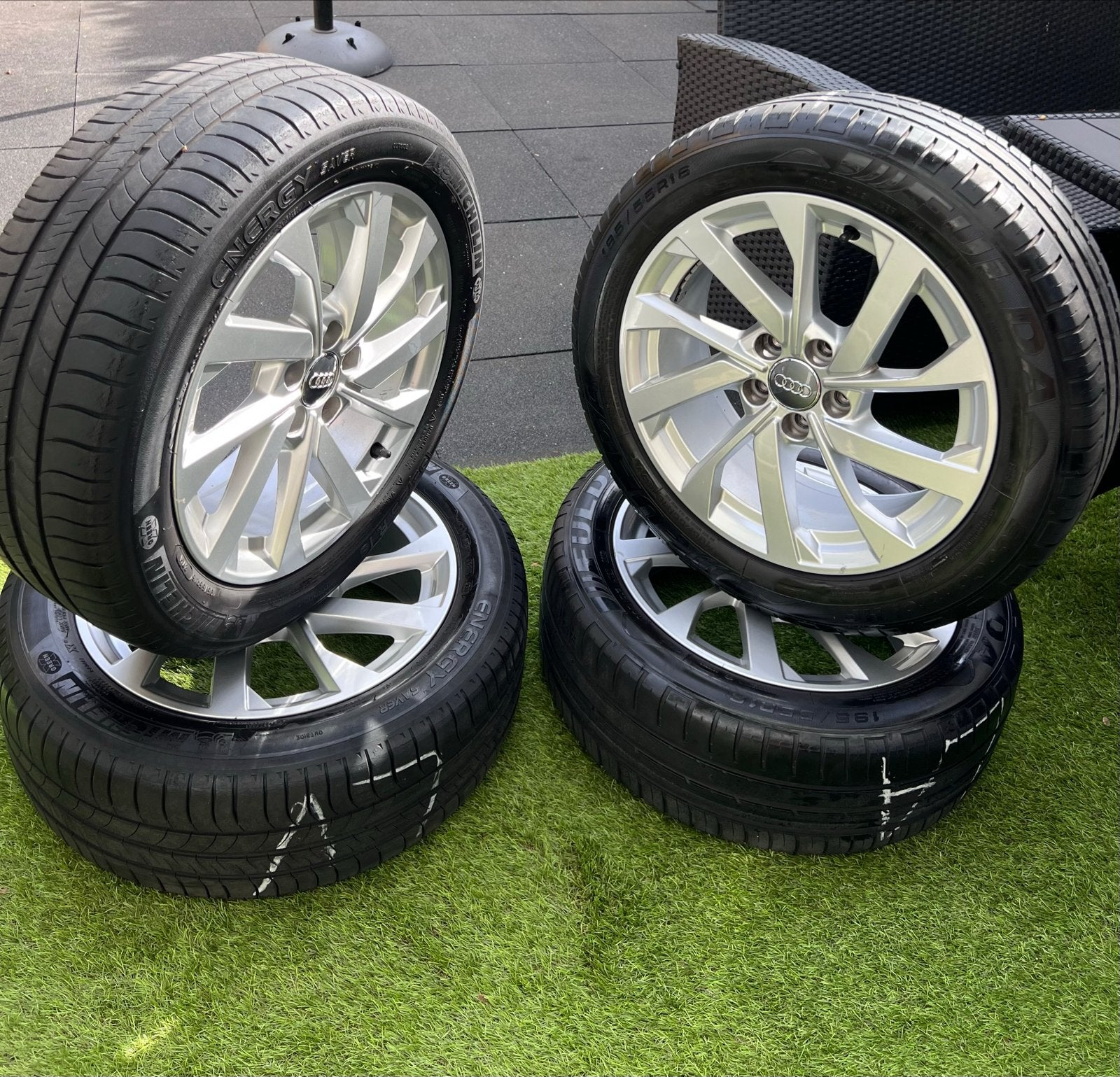 Originele Audi A1 16 inch Velgen + Zomerbanden (195/55 R16), Auto-onderdelen, Banden en Velgen, Ophalen, Gebruikt, 16 inch, Banden en Velgen