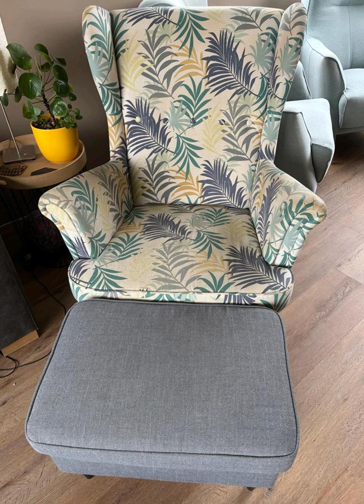 Ikea strandmon stoel + voetenbank, Huis en Inrichting, Fauteuils, Ophalen, 75 tot 100 cm, Zo goed als nieuw, 75 tot 100 cm
