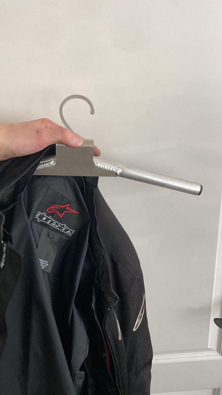 Kleerhanger die niet breekt! Suithanger motorpak, Ophalen of Verzenden, Tweedehands, Combipak