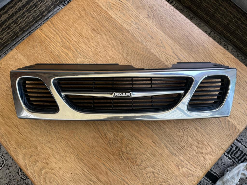 Saab Grille - Origineel en in goede staat, Gebruikt, Voor, Ophalen of Verzenden, Bumper