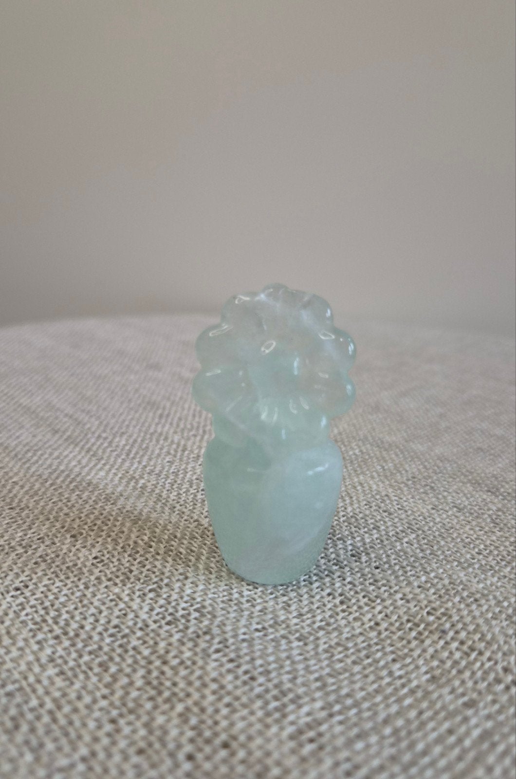 Fluoriet Bloem Carving - Unieke Edelsteen Decoratie, Verzamelen, Beelden en Beeldjes, Ophalen of Verzenden, Nieuw, Overige typen