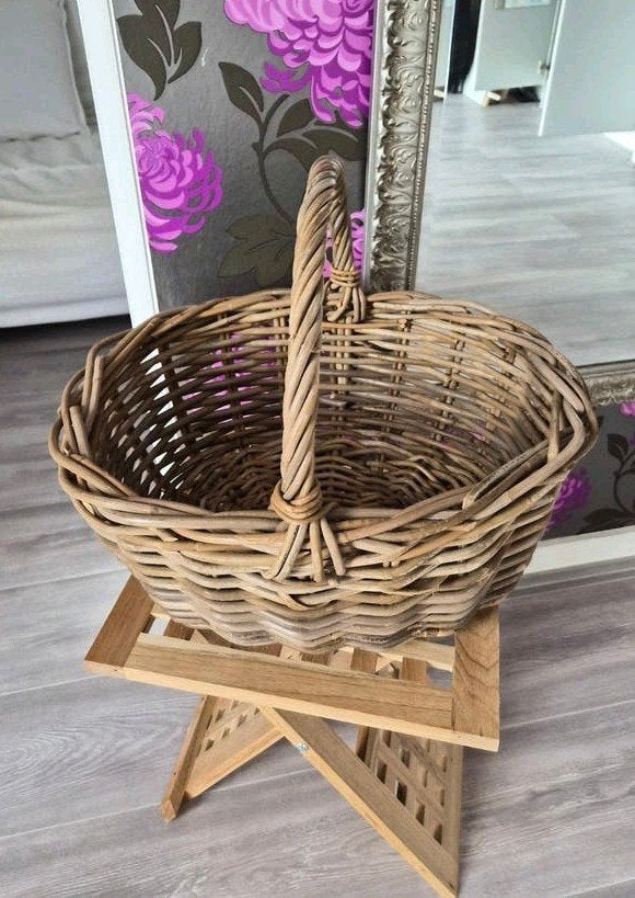 Decoratieve rieten mand met handvat, Huis en Inrichting, Woonaccessoires | Schalen en Manden, Gebruikt, Mand, Ophalen of Verzenden