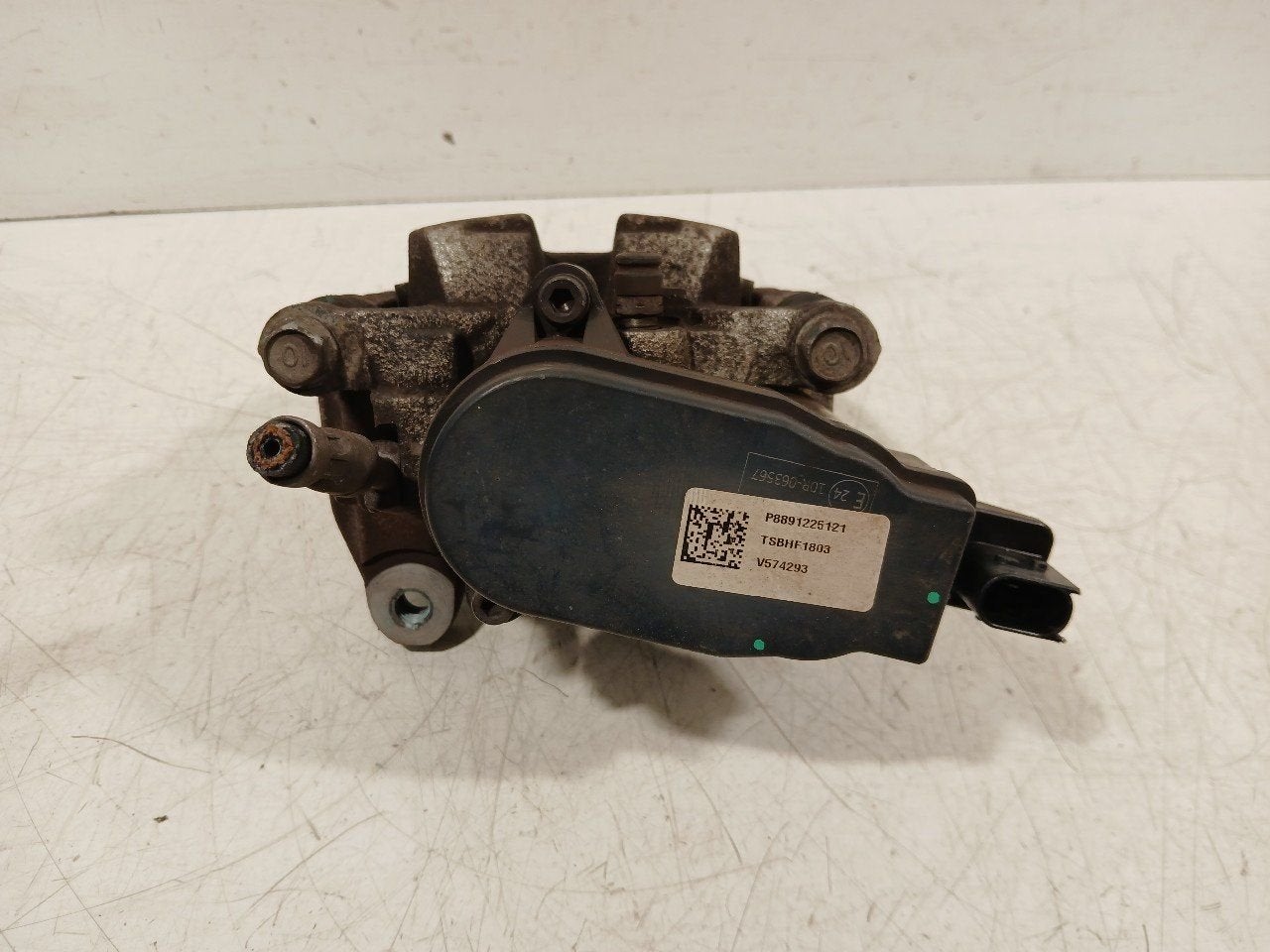 Remklauw links achter Lynk & Co 01, Onderdelen@venauto.nl, Van der Ven Autorecycling B.V., Gebruikt, Ettenseweg 76, 4706 PB Roosendaal, The Netherlands