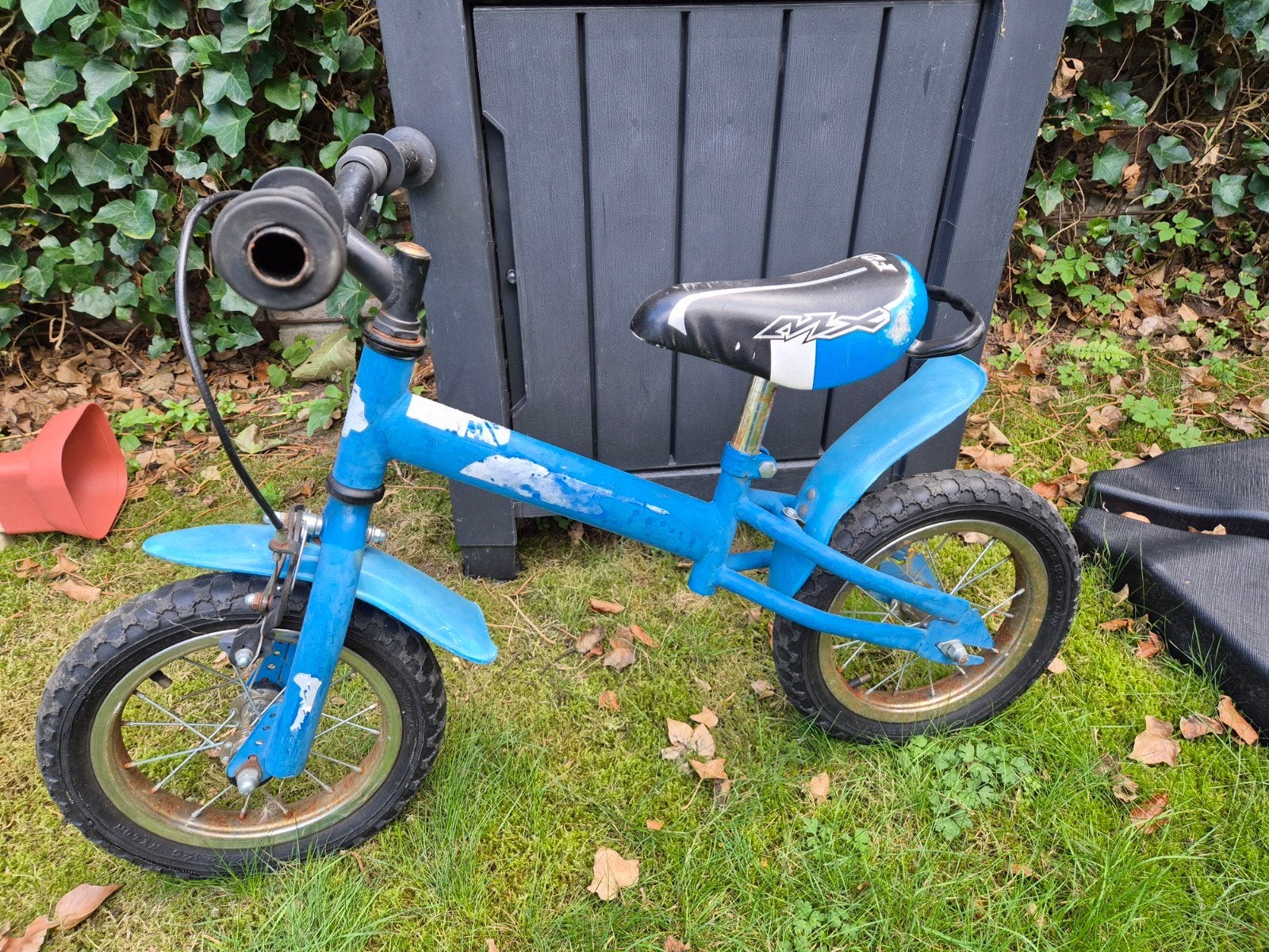 Blauwe loopfiets voor de eerste fietservaring, Kinderen en Baby's, Speelgoed | Buiten | Voertuigen en Loopfietsen, Ophalen, Gebruikt