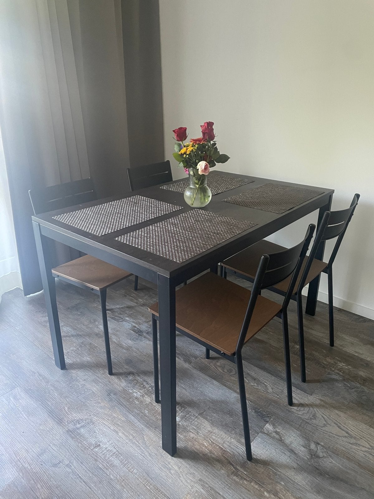 Eetafel Ikea Vangsta + 4 chairs Ikea SANDSBERG, Ophalen, 100 tot 150 cm, 50 tot 100 cm, Zo goed als nieuw