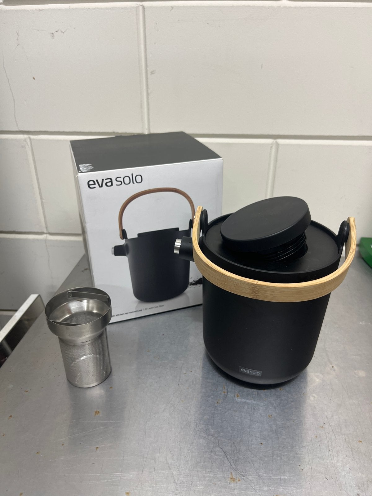 Nieuwe Eva Solo Nordic kitchen theepot/vacuümkan 1.0L, Theepot/fluitketel, Nieuw, Ophalen of Verzenden, Zwart