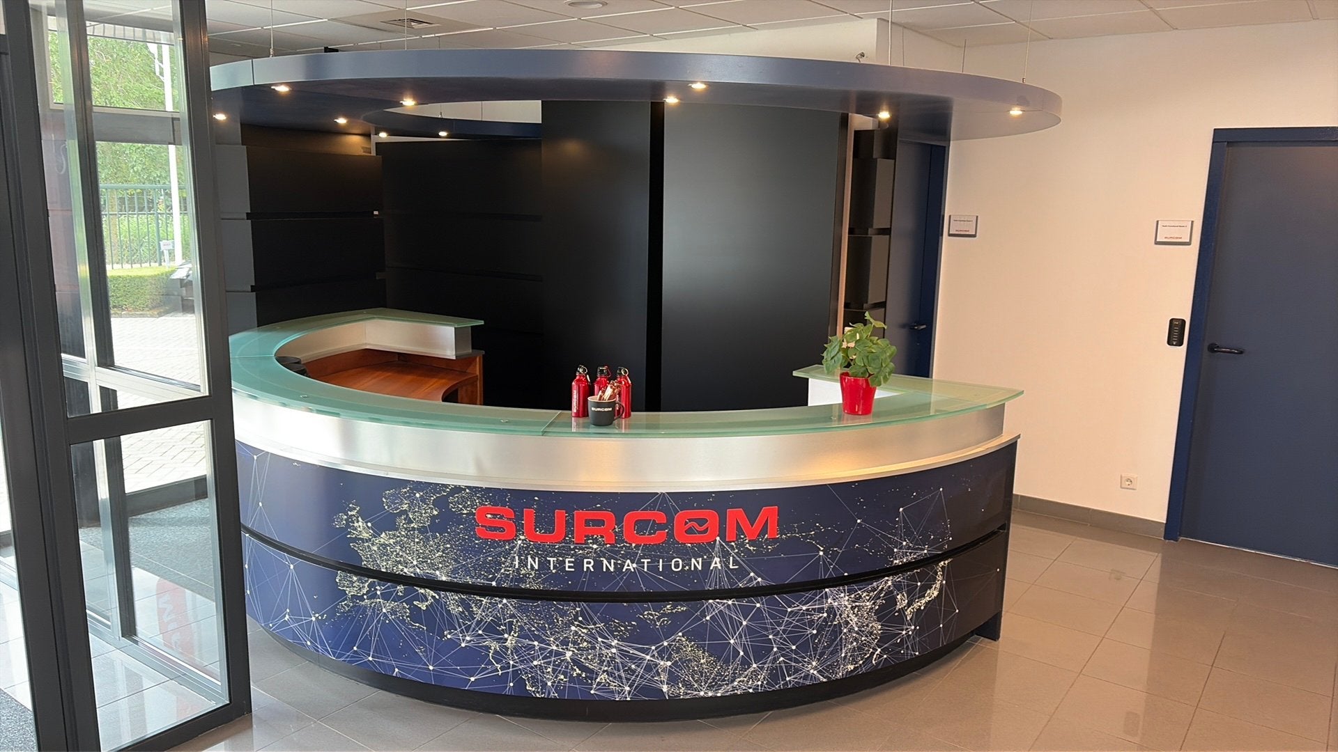 Moderne Receptiebalie met Branding, Ophalen, Gebruikt