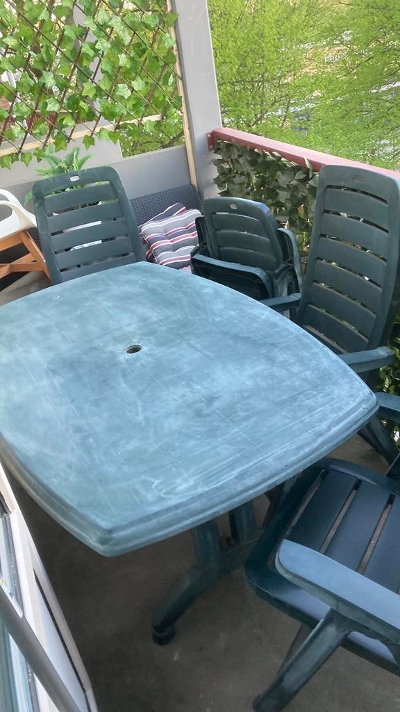 Tuinset kunststof tafel met 4 Stoelen, Ophalen of Verzenden, Zo goed als nieuw