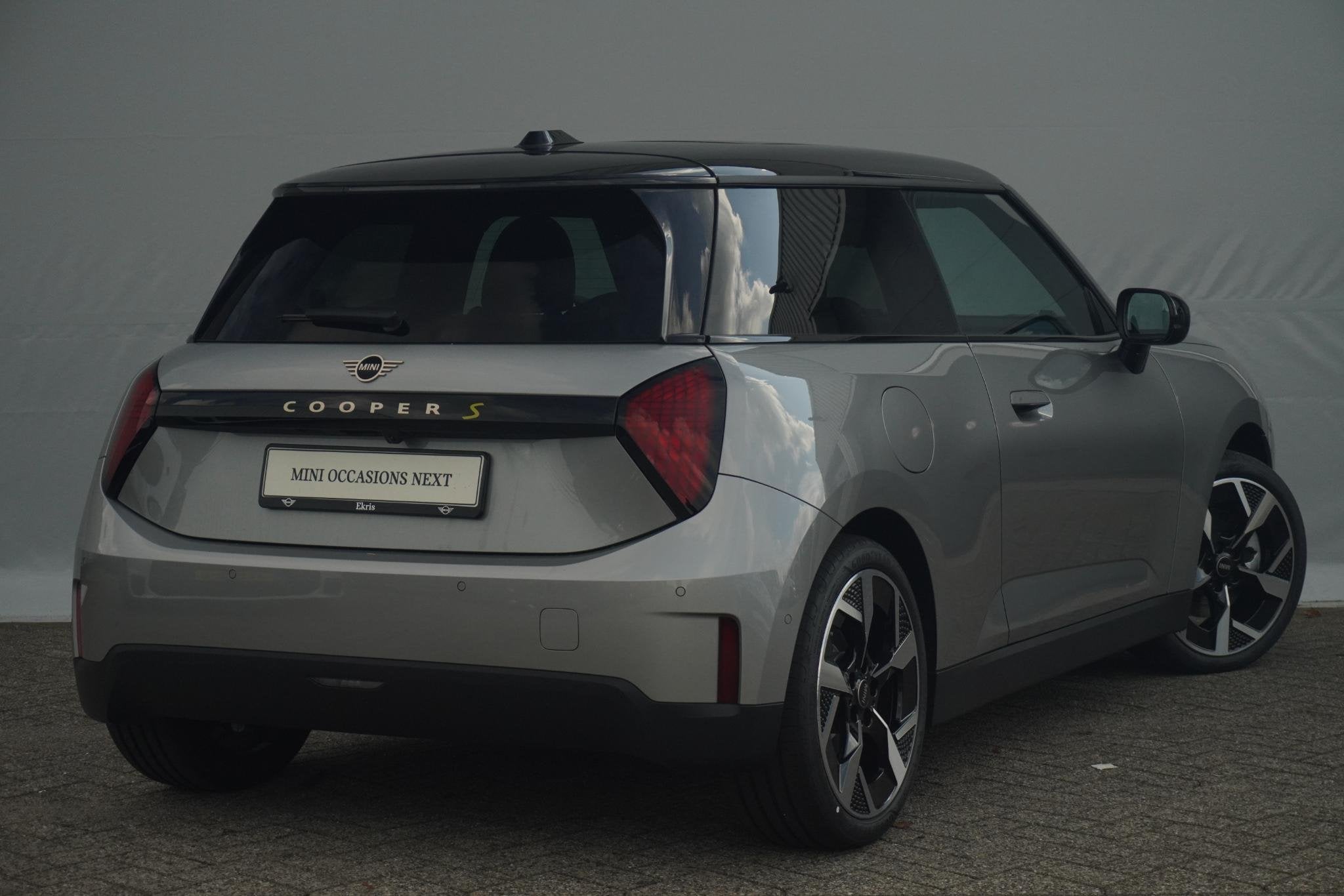 MINI 3-deurs Cooper SE | Panorama Dak | Stoelverwarming | Sp, Auto's, Zwart, 4 stoelen, Leder en Stof, Mini Electric