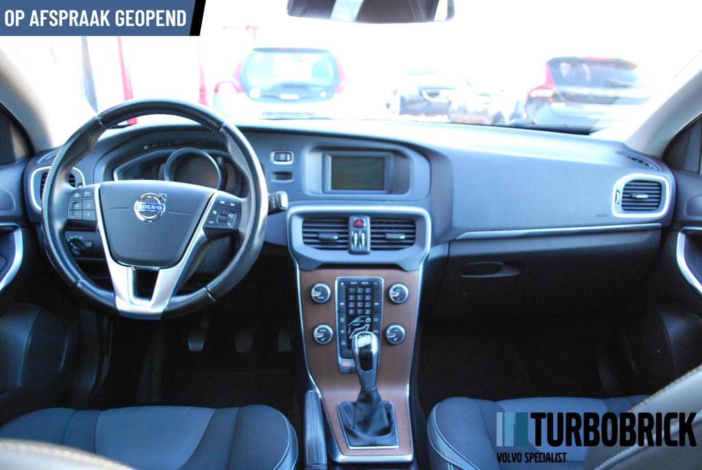 Volvo V40 1.6 T2 Momentum |Pano|Trekhaak|Clima|Cruise|Standk, 1596 cc, Stof, Gebruikt, Zwart