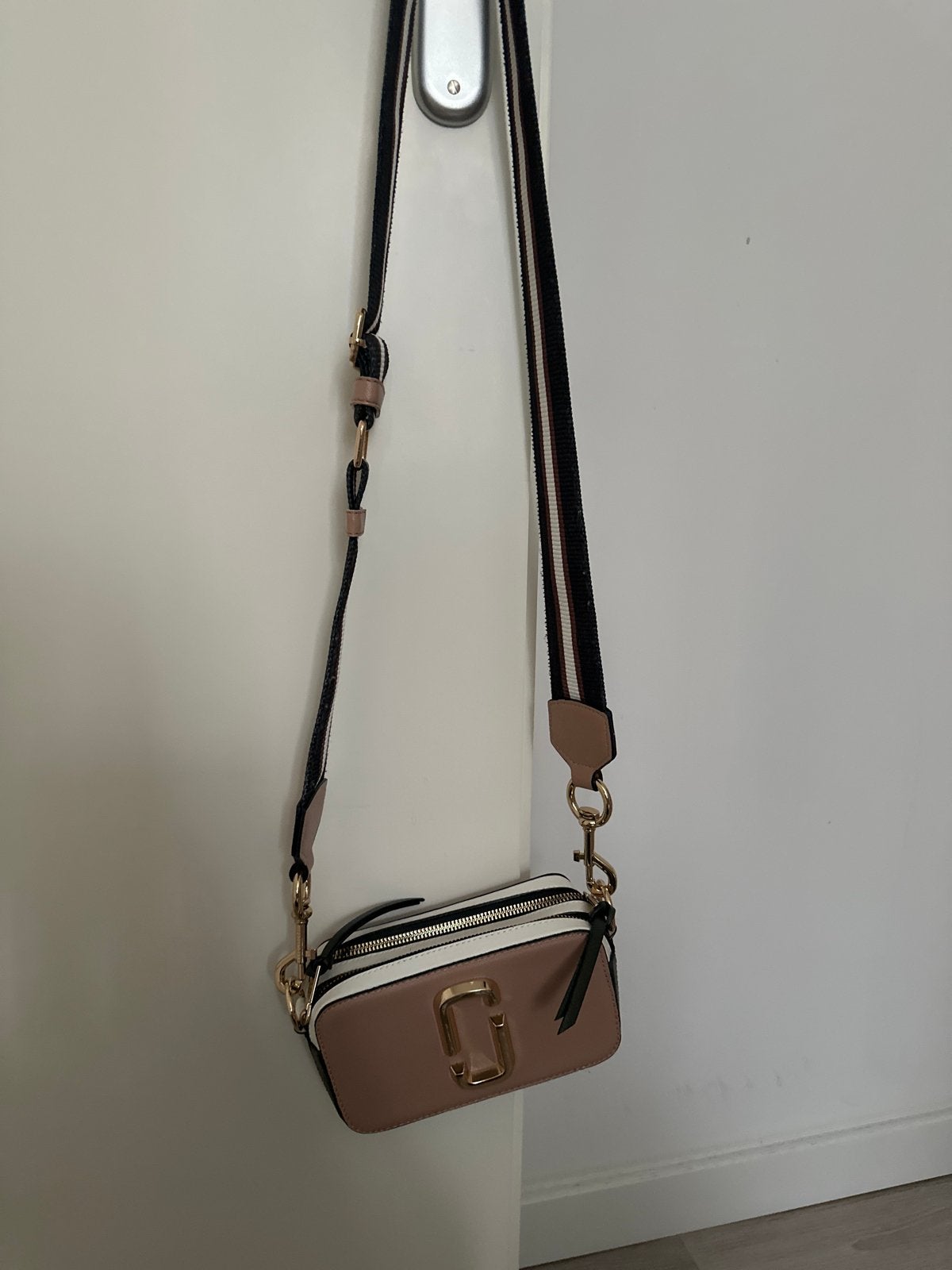 Marc Jacobs Snapshot Crossbody Tas - Zo goed als nieuw, Ophalen of Verzenden, Zo goed als nieuw, Beige, Schoudertasje