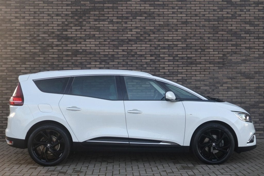 Renault Grand Scénic 1.2 TCe Bose | Camera | leer | Trekhaa, Voorwielaandrijving, Gebruikt, Euro 6, 4 cilinders