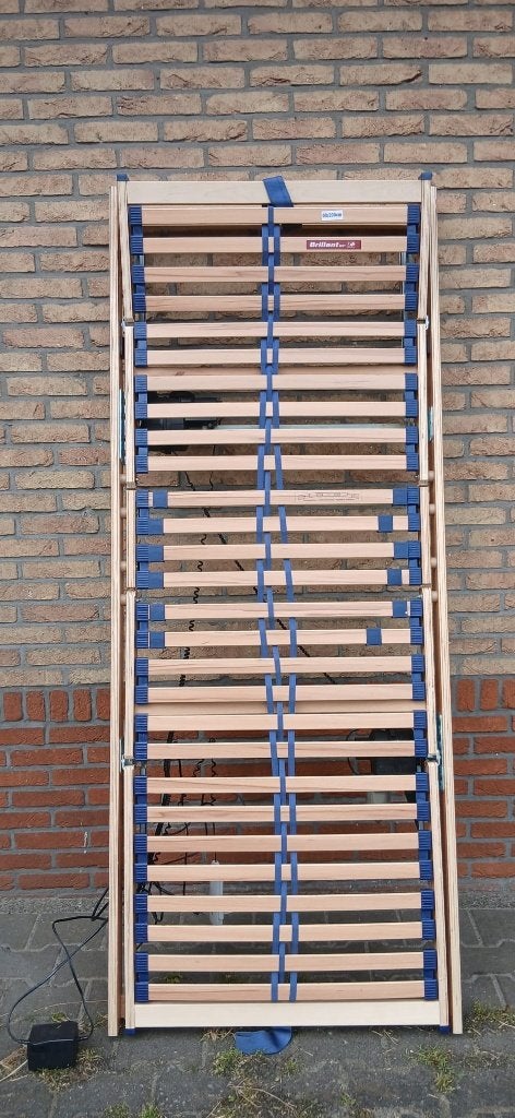 Verstelbare bedbodem met houten frame, Ophalen, Eenpersoons, Zo goed als nieuw, 80 cm