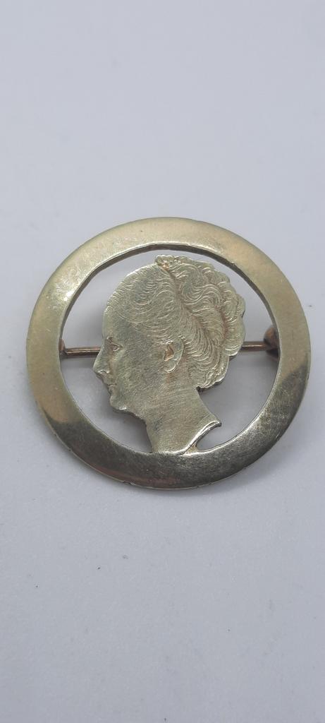 Zilveren Broche Wilhelmina Gulden - Koningshuis WOII, Ophalen of Verzenden