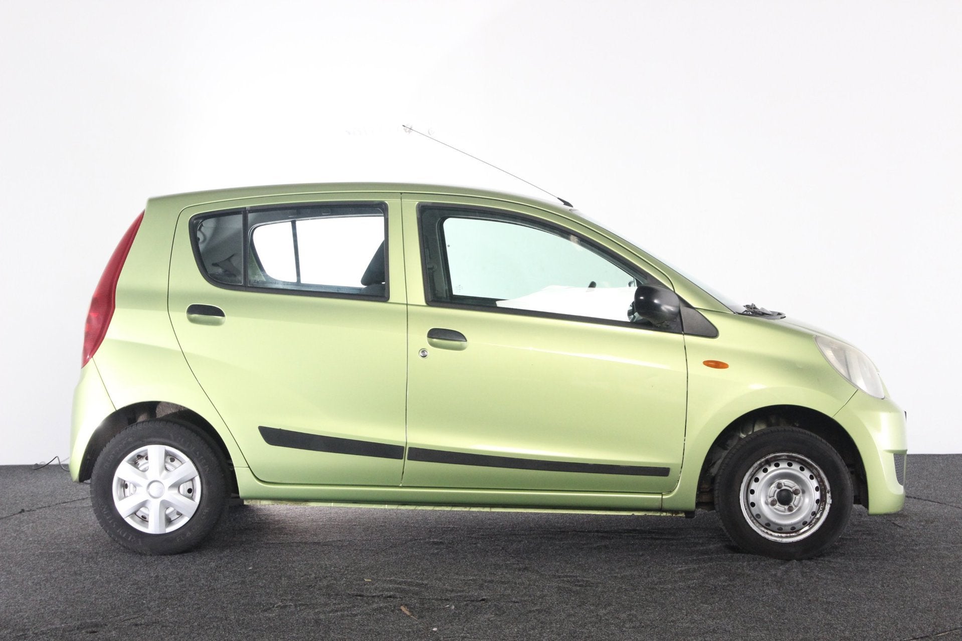 Daihatsu Cuore 1.0 Clever | APK t/m 01-05-2027 | nieuwe kopp, Voorwielaandrijving, Stof, 18 €/maand, 4 stoelen