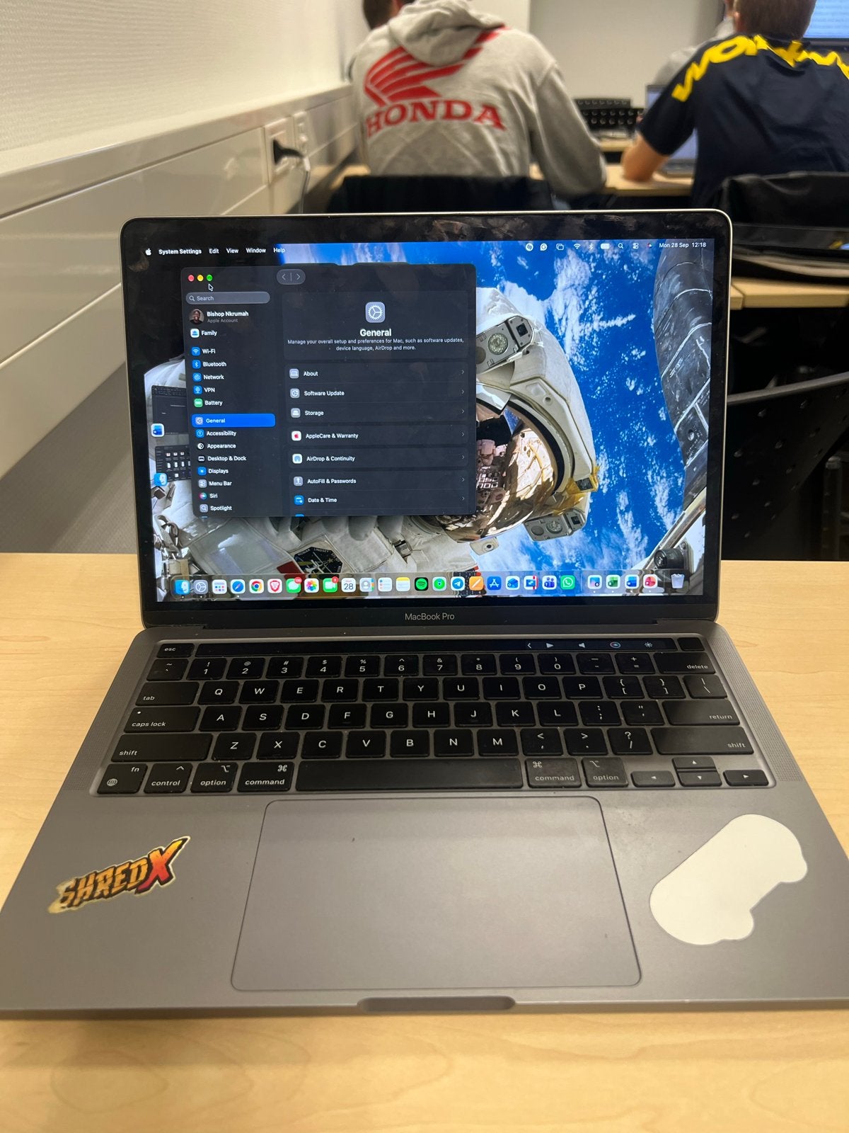 Apple MacBook Pro 2022 M2 8GB RAM - Zo goed als nieuw, MacBook Pro, Qwerty, 8 GB, 13 inch