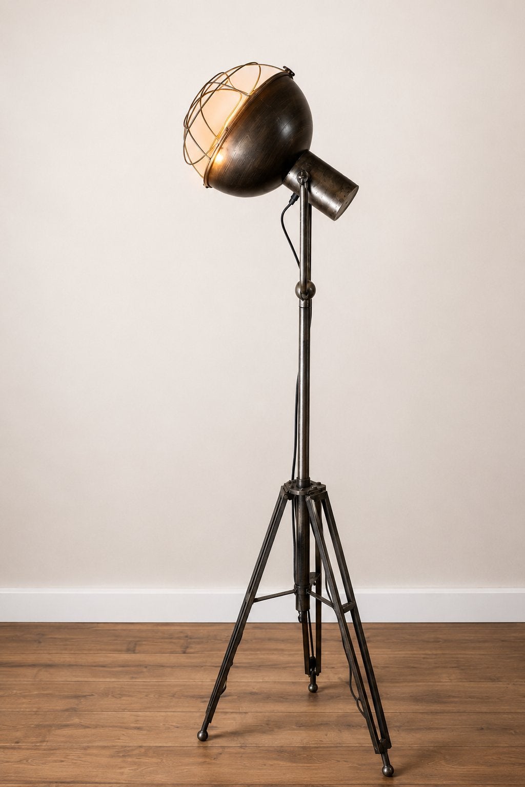 Vintage Industriële Vloerlamp | Theaterspot | Tripod Statief, Ophalen, Gebruikt, E27 (groot), Metaal