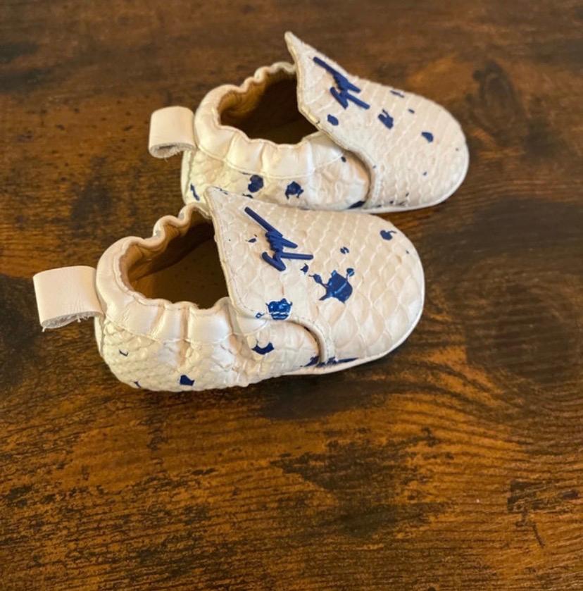 Giuseppe Zanotti Babyschoentjes Wit met Blauwe Spetters, Kinderen en Baby's, Babykleding | Schoentjes en Sokjes, Ophalen of Verzenden