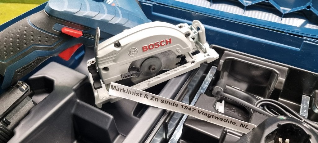 Bosch GKS 12V-26 accucirkelzaag + accu/lader/l box, Ophalen, Cirkelzaag, Zo goed als nieuw, 30 tot 70 mm