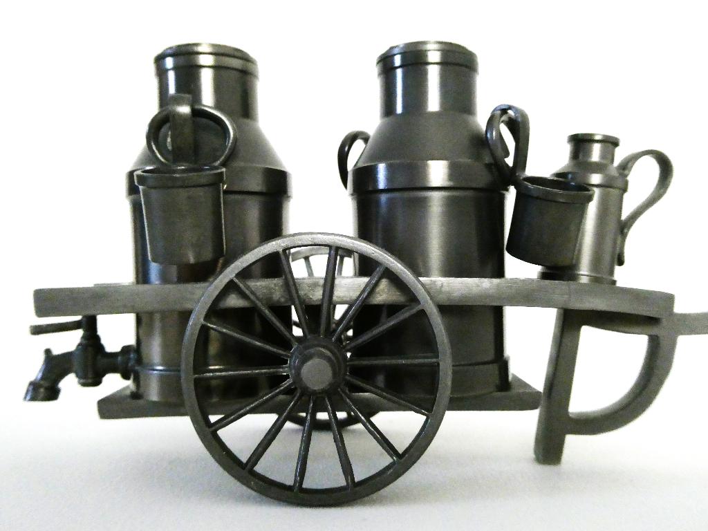 Decoratieve melkkar kar van tin met melkbussen, Ophalen of Verzenden