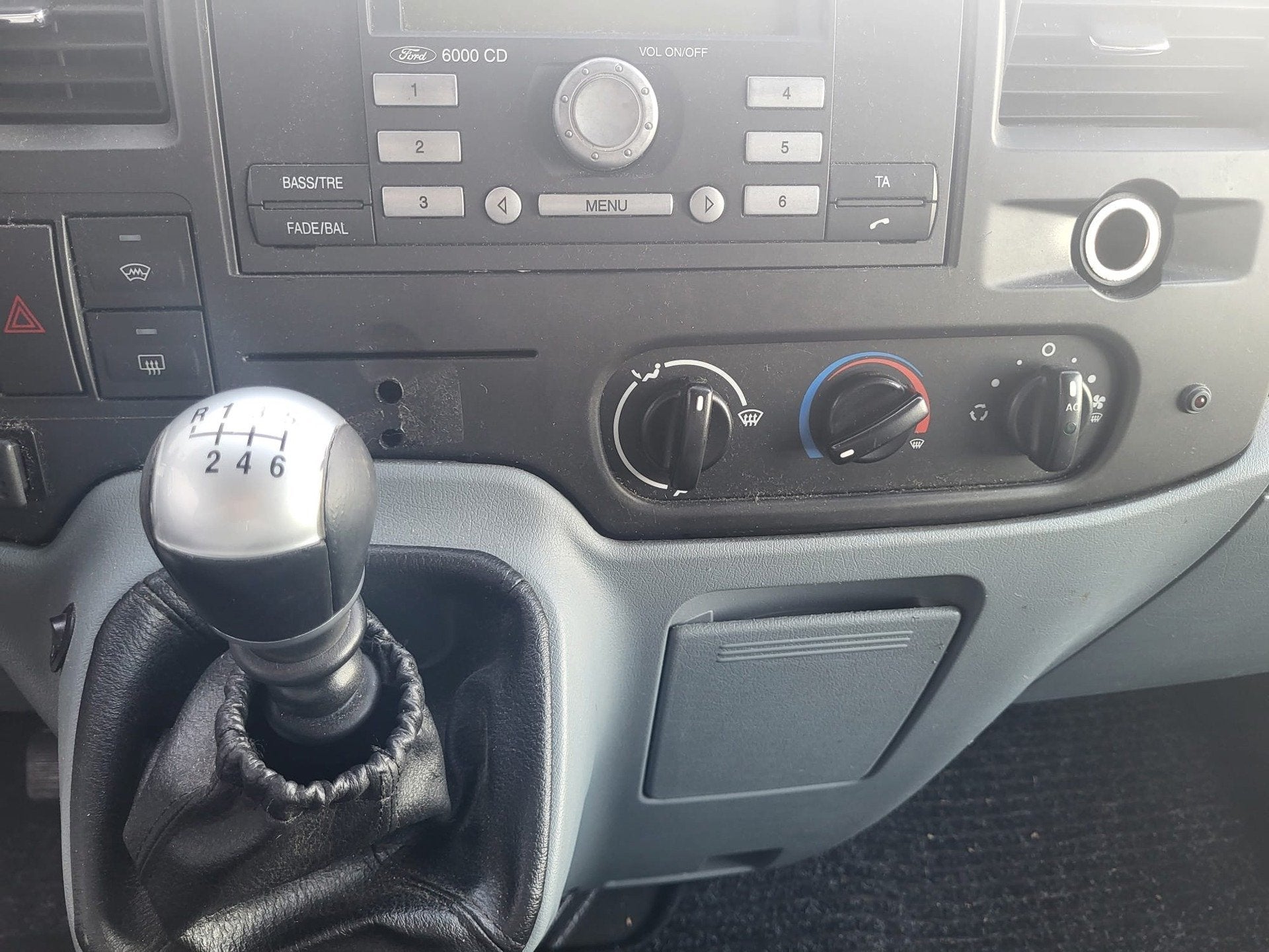 Foto 19 van Ford TRANSIT 350L VAN 115 HR 4,27 CAMPER 142.000 NAP LANG HO