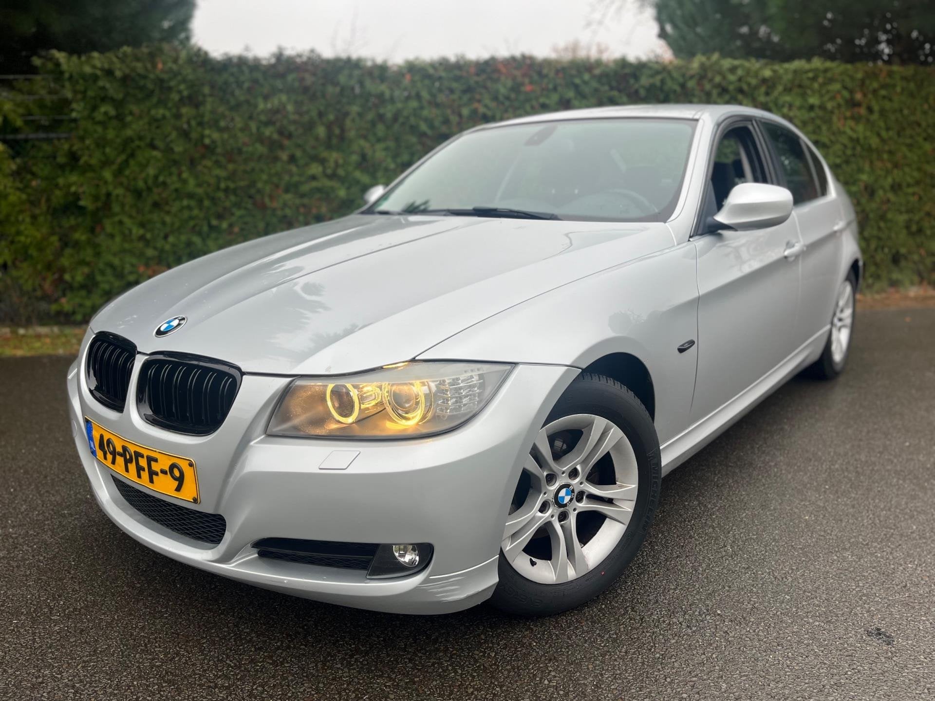 BMW 3-serie 318i Business Line FACE LIFT NAVI NIEUWE-APK ECC, Zwart, Origineel Nederlands, Bedrijf, Handgeschakeld