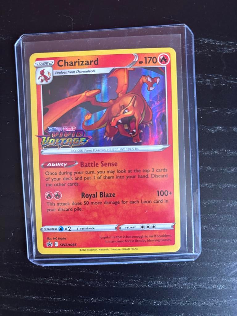 Charizard VIVID VOLTAGE Pokémon kaart SWSH066, Ophalen of Verzenden, Zo goed als nieuw, Losse kaart