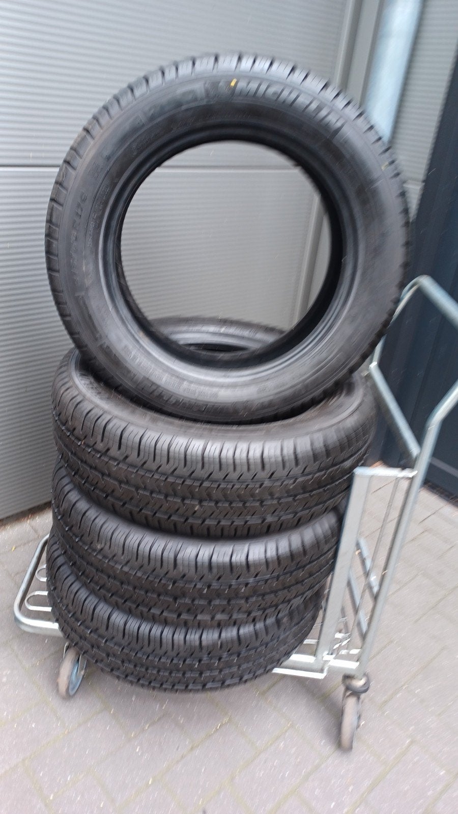 4 nieuwe banden 215 60 17 C 104H 3023 Michelin agilis, Ophalen, Nieuw, 17 inch, Band(en)