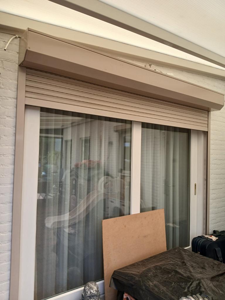 Diverse rolluiken, crème/beige, handmatig en elektrisch, Doe-het-zelf en Verbouw, Rolluiken, Ophalen, Gebruikt, 100 tot 150 cm