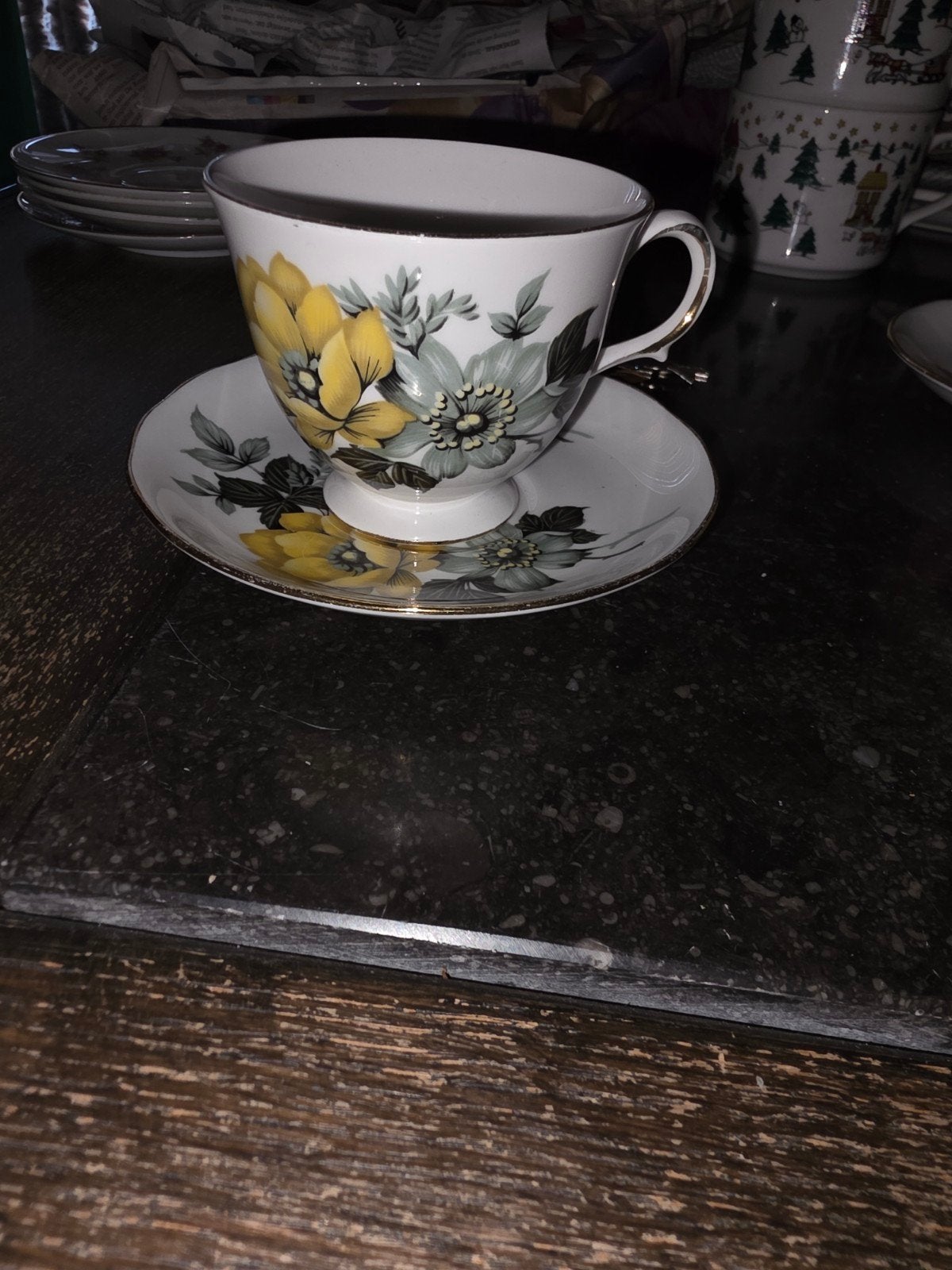 Queen Anne Bone China Kop en Schotel Set (2 stuks), Antiek en Kunst, Antiek | Servies los, Ophalen of Verzenden