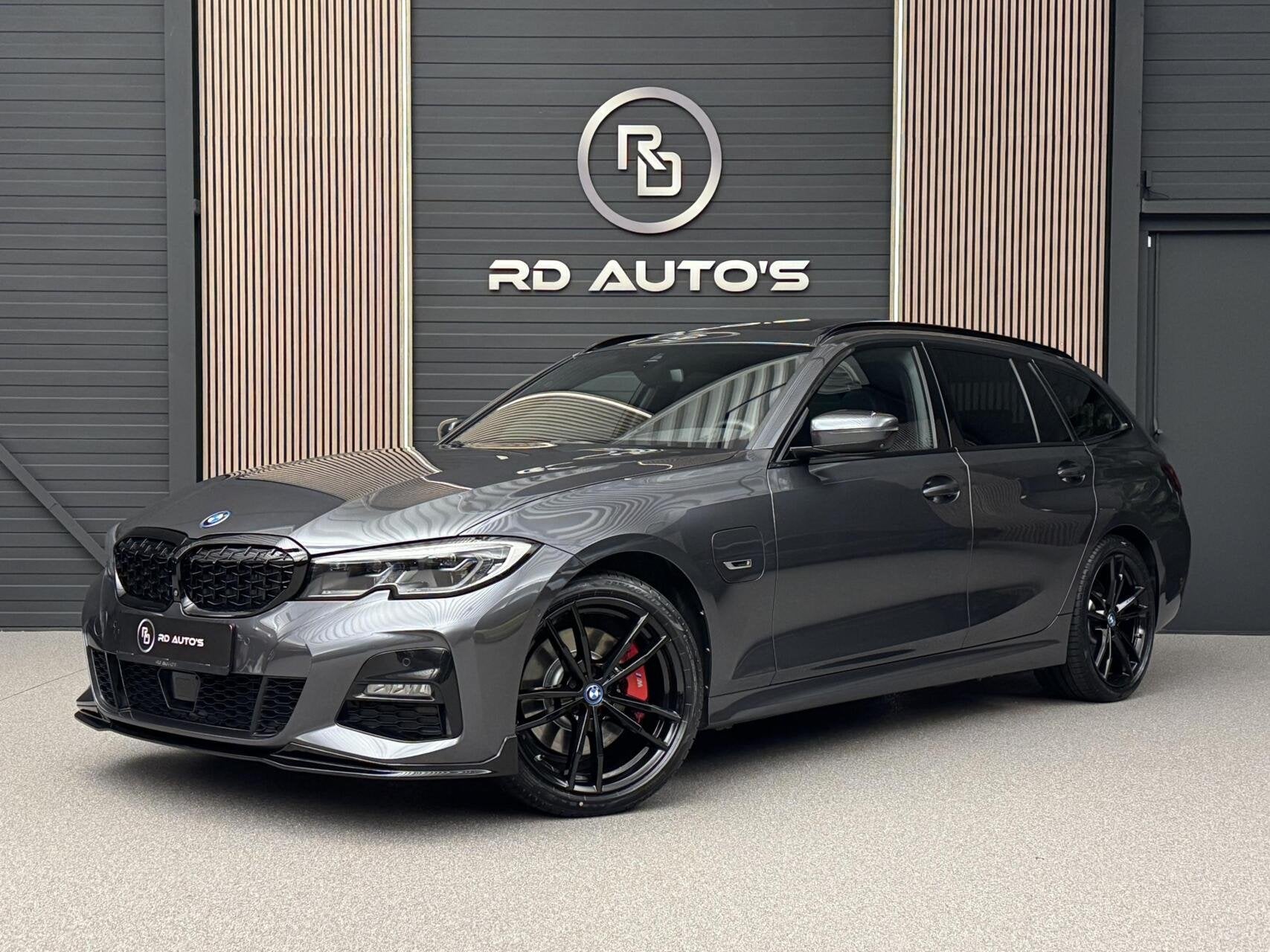 BMW 3-serie Touring 330e M Sport/ Laser/ Pano/ 360/ Trekha, Auto's, Achterwielaandrijving, Gebruikt, 4 cilinders, Alcantara