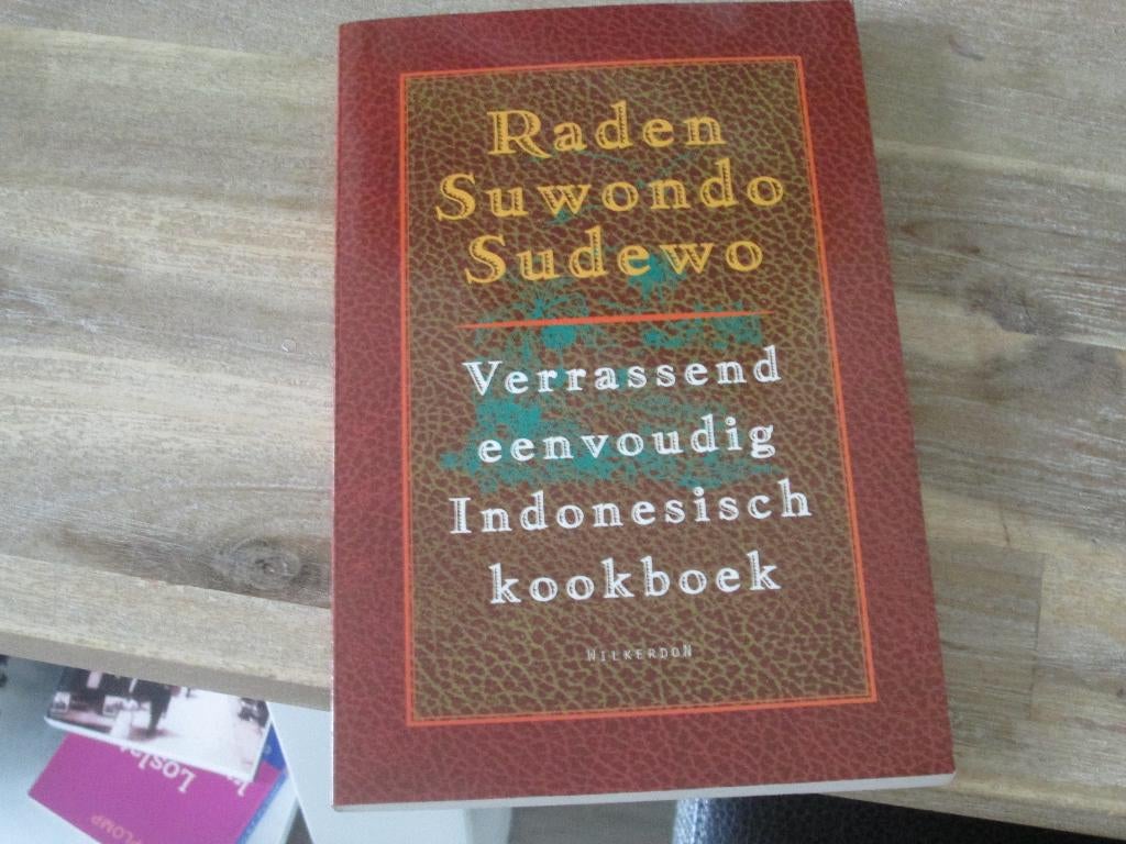 Raden Suwondo Sudewo verrassend eenvoudig Indonesisch kookbo, Ophalen of Verzenden, Zo goed als nieuw