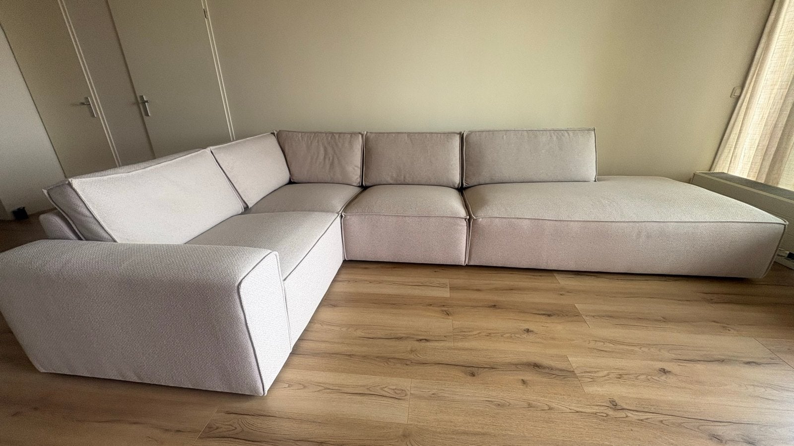 KARWEI modulaire bank James beige z.g.a.n., Huis en Inrichting, Banken | Bankstellen, Zo goed als nieuw, Hoekbank, Vierpersoons of meer