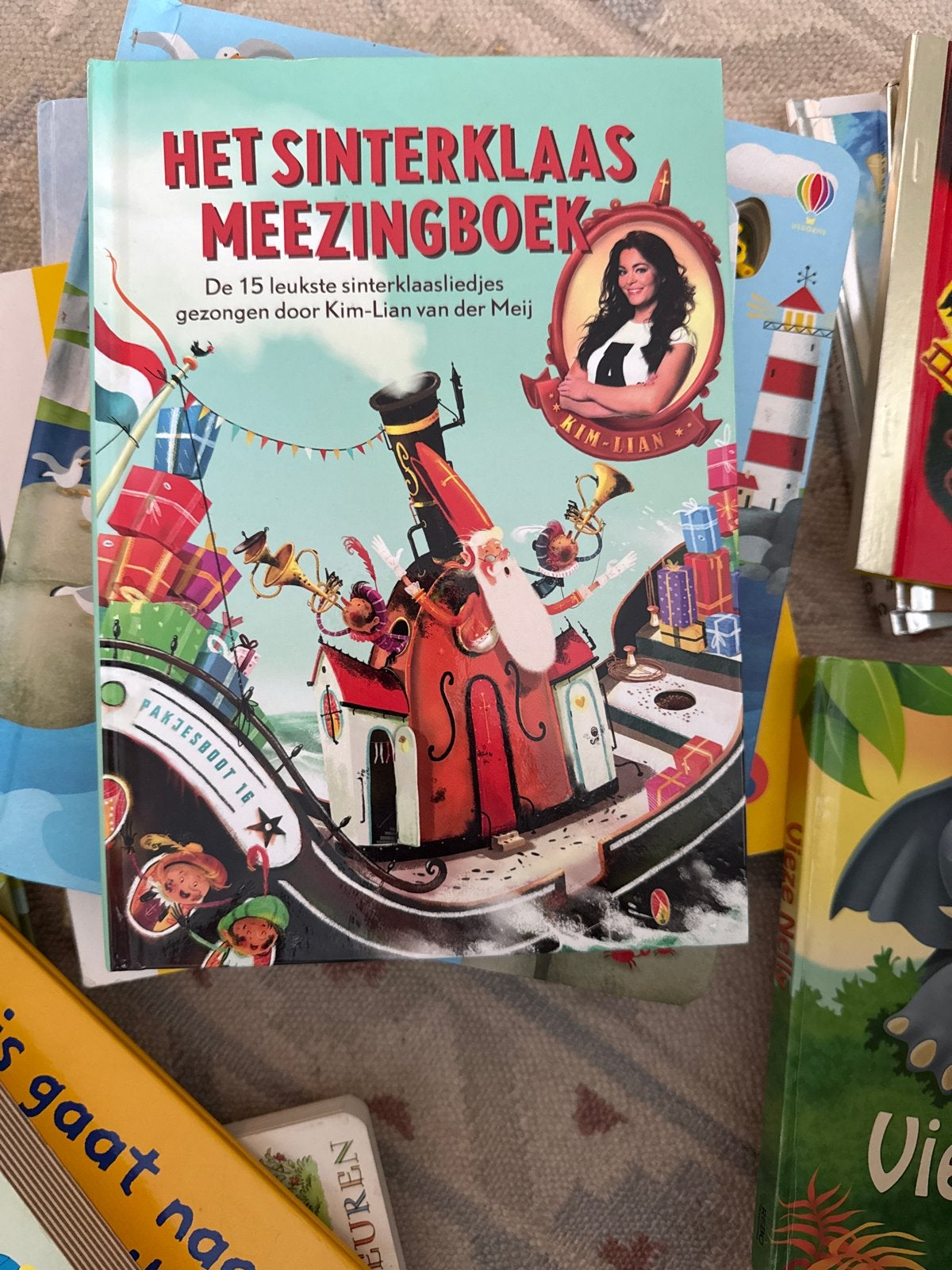 Het Sinterklaas Meezingboek - Kim-Lian van der Meij, Ophalen of Verzenden, Zo goed als nieuw, Fictie algemeen